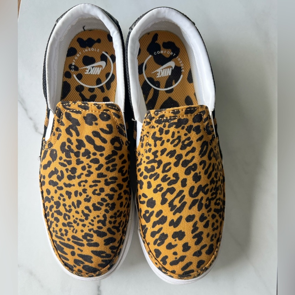 Nike Women’s Size 7 Leopard Print Slip-On Shoes *Excellent Condition *